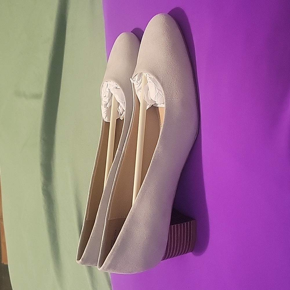 Loft Brand Pink Suede Closed Toe Heels. Size 8.5, new